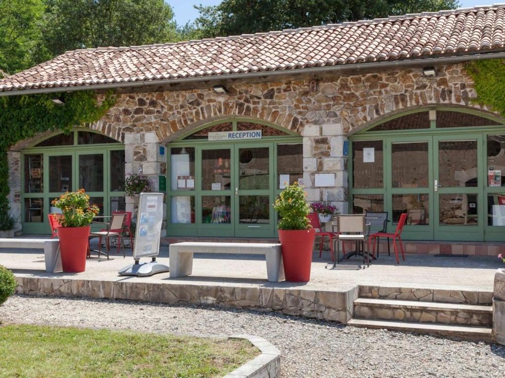 فندق Camping Les Gorges Du Chambon Eymouthiers  المظهر الخارجي الصورة